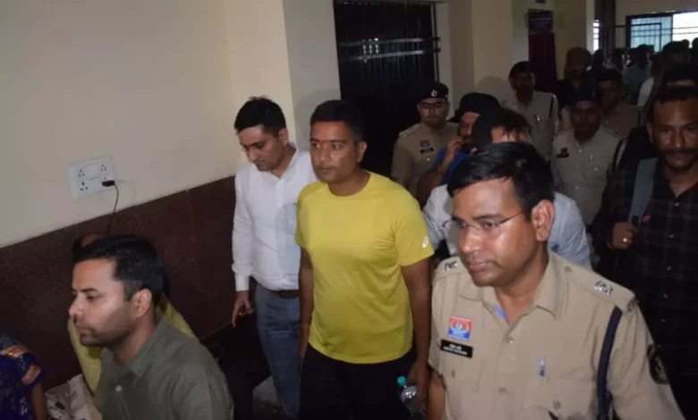 जन्मदिन पर चैतन्य बघेल गिरफ्तार: भूपेश बघेल के भिलाई-3 निवास पर ED की छापेमारी, कांग्रेस में हड़कंप जन्मदिन पर चैतन्य बघेल गिरफ्तार: भूपेश बघेल के भिलाई-3 निवास पर ED की छापेमारी, कांग्रेस में हड़कंप