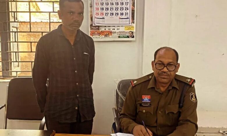 चरित्र पर संदेह: पत्नी की बेरहमी से पिटाई करने वाला आरोपी पति गिरफ्तार, लालबाग पुलिस ने भेजा जेल चरित्र पर संदेह: पत्नी की बेरहमी से पिटाई करने वाला आरोपी पति गिरफ्तार, लालबाग पुलिस ने भेजा जेल