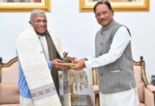 मुख्यमंत्री श्री विष्णुदेव साय से राज्यसभा के उप सभापति श्री हरिवंश ने की सौजन्य मुलाकात मुख्यमंत्री श्री विष्णुदेव साय से राज्यसभा के उप सभापति श्री हरिवंश ने की सौजन्य मुलाकात