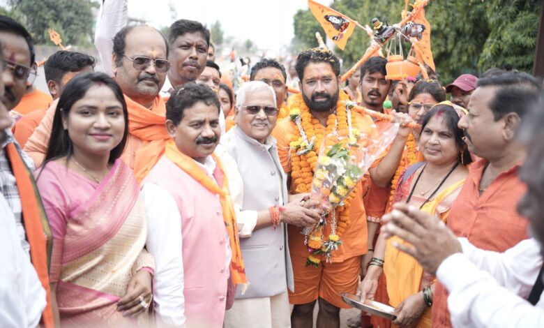 शिवनाथ कांवड़ यात्रा में गूंजा हर-हर महादेव, हजारों शिवभक्तों ने 33 किमी की यात्रा पूरी की
